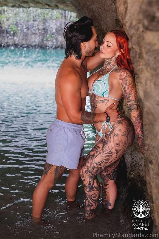 This pic feels so sexy. We love it. What do you think?