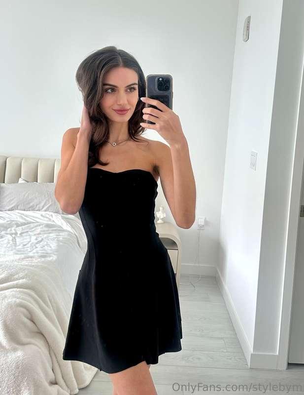 (I know it’s time to clean the mirror lol) 🖤