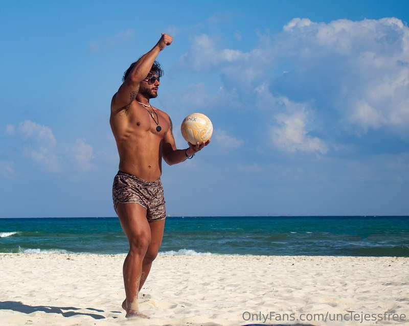 Who loves an athletic man ?
