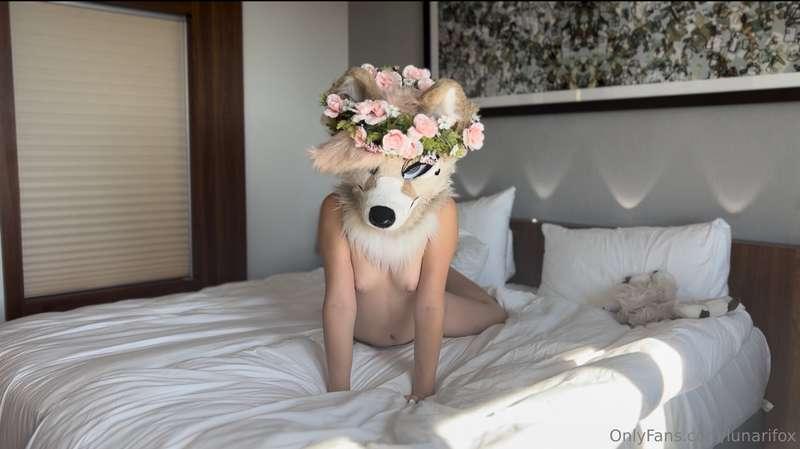 How about you join me hm?😍