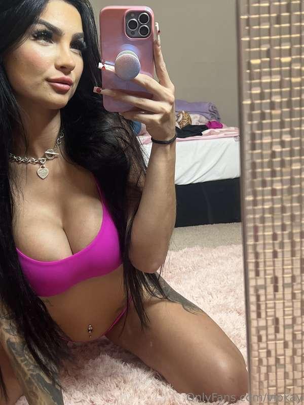 you think your cock could handle this pussy? Let me see it b..