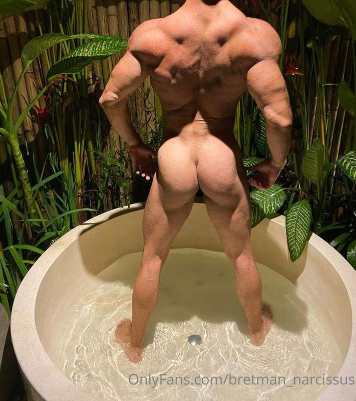 My muscular back and ass💪🌰