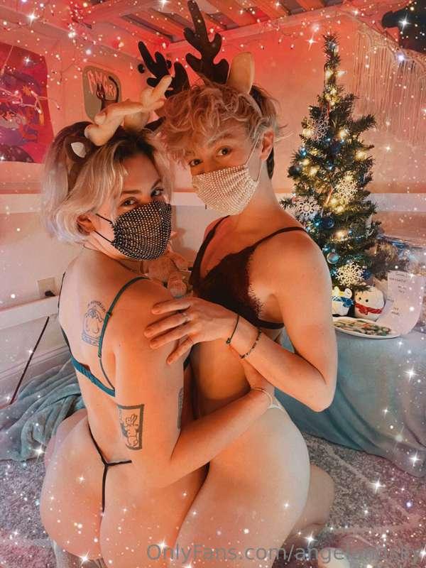 5 more days until XXX-MAS!!! 🎁🎄💫💚✨❤️