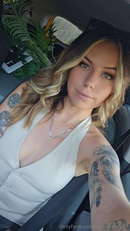 Somebody fun a gal a boob job,Itty bitty titty commity 🙈