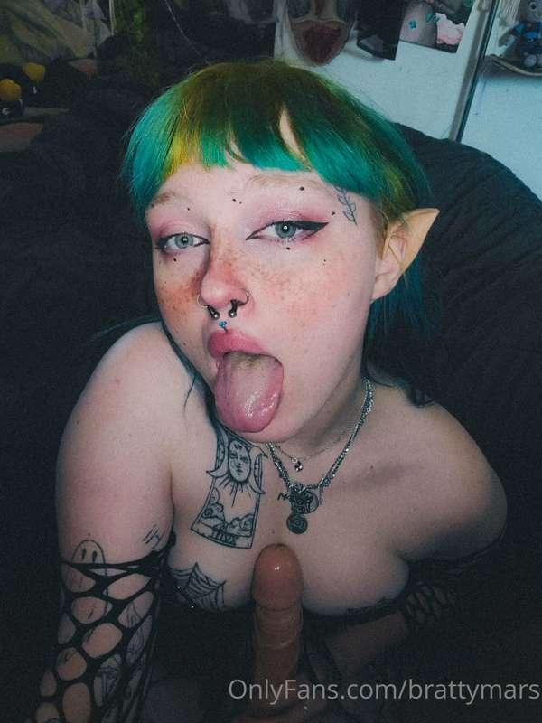 Wanna fuck my titties daddy 💦