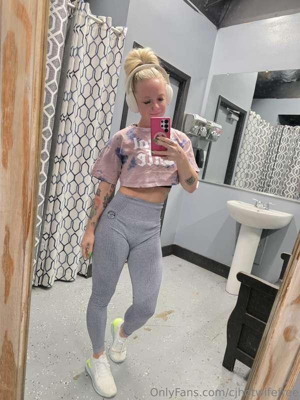 Guess what color I’m wearing underneath this? DM me your ans..