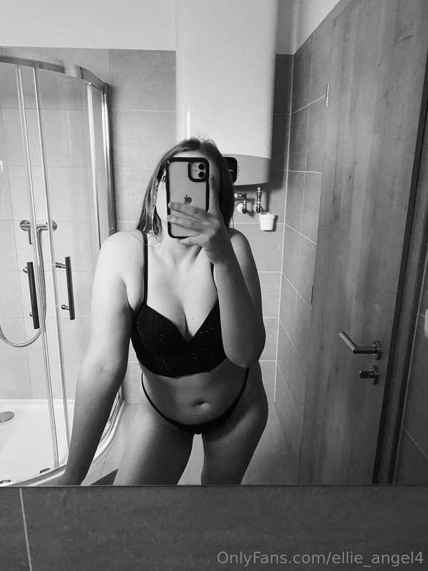 Follow this amazing 19yo. girl @elizabeth_stoll from Czechia..