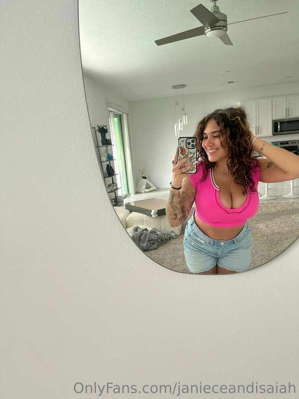 All eyes on me 😈💕