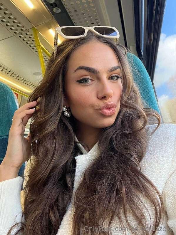 When the person next to you sees you signed into OF 🙈🤪 🚂