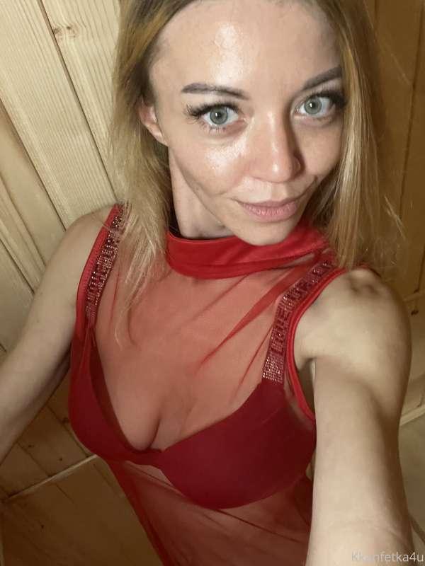 You like me in red dress ?))