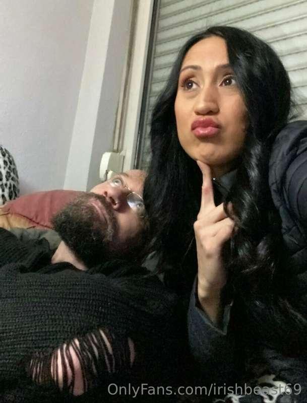 Shall I eat his dick or let him devour my pussy 😈
