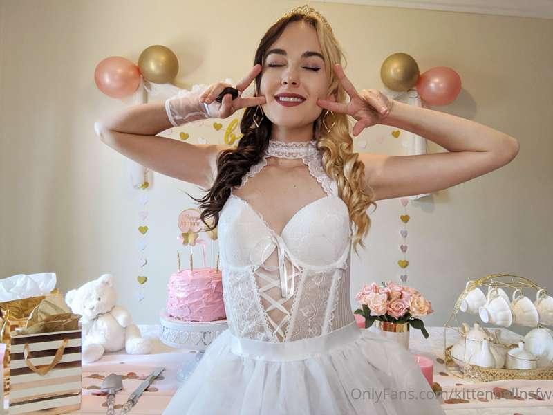 [REUPLOAD]

Birthday Photoset 2020 containing 40 LEWD (not n..