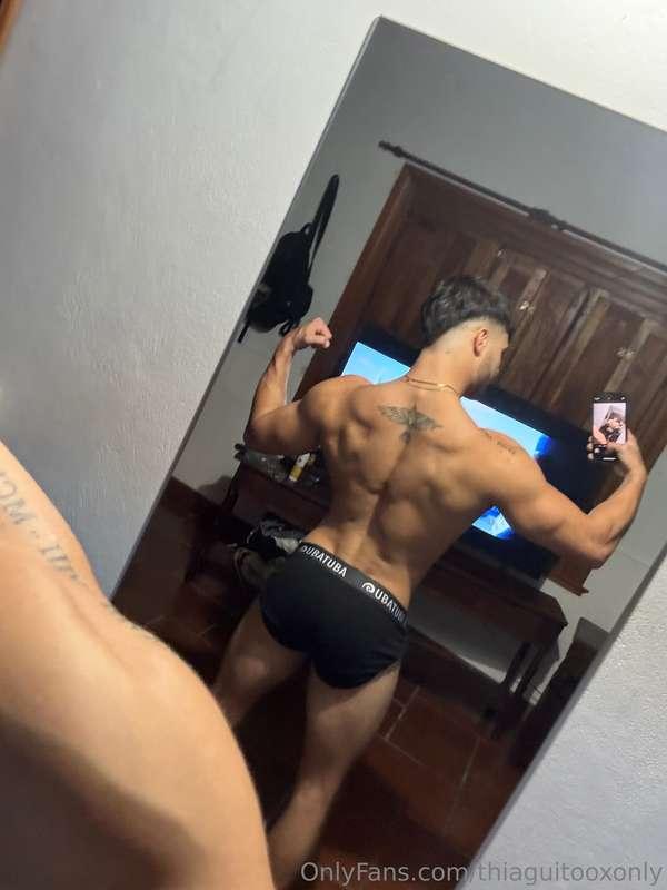 Which angle of my body do you prefer? 🤤🤤 Leave me a comment ..