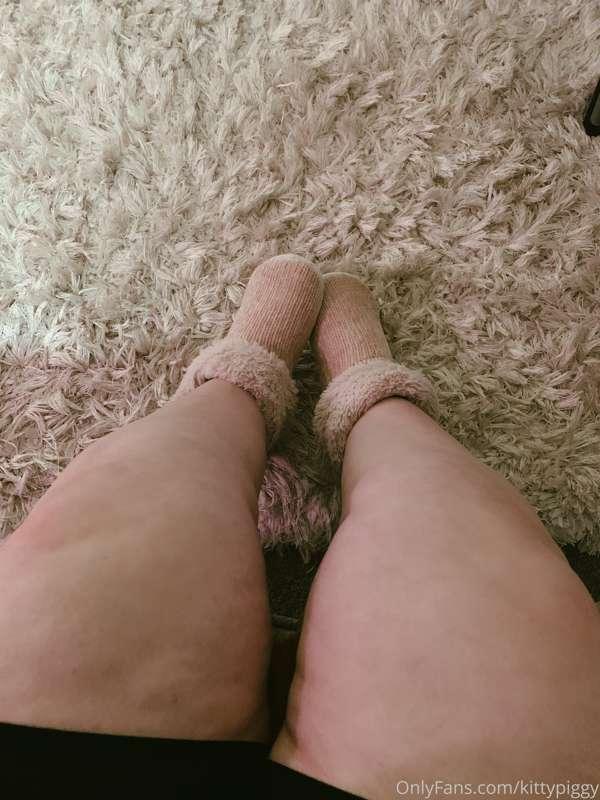 It’s so cold today 🥶 fluffy booties definitely needed 🥰
