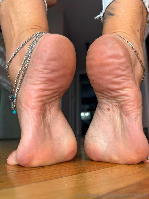 Which part of my feet is your favorite? Tell me your favorit..