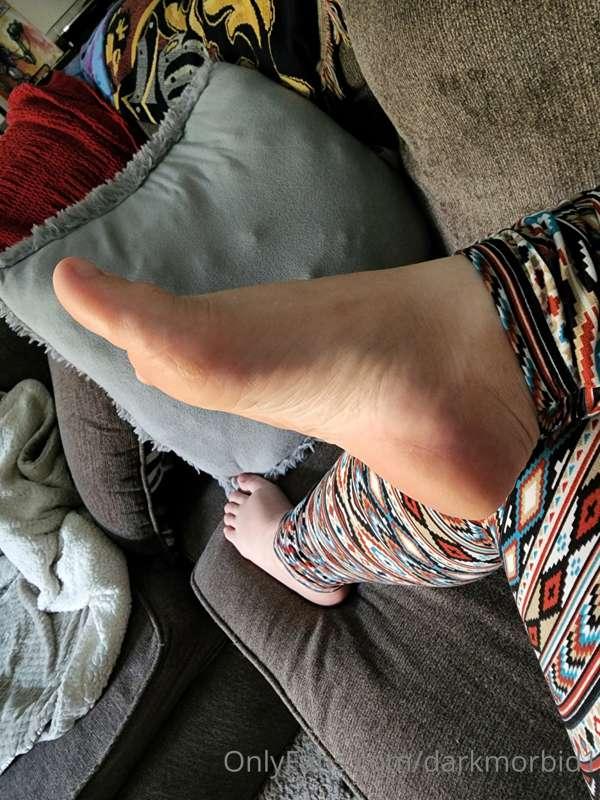 Lazy foot Friday 😜