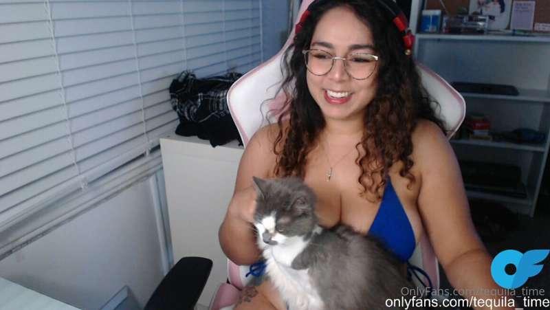 We had a special visitor on stream the other night - Miss Ki..