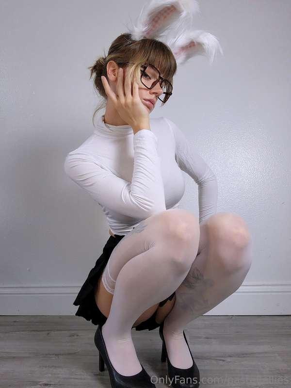 I had time to do 2 bunny looks this year bc easter was so mu..