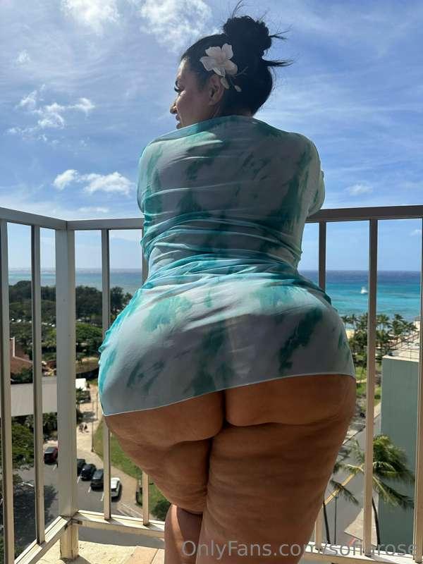 Describe my ass in one word, bonus points if you use an emoj..