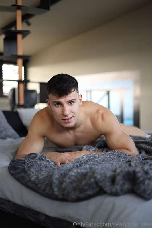 Serving you my best angle… bedhead and all 🍑🔥😈