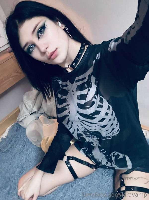 what do you think of my unusual outfit? Do you like it?😊❣️