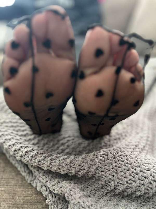 mrs_footjobqueen image #5