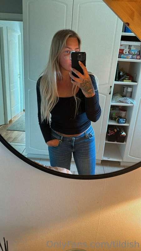 I like that low waist is back 🙈 couldn’t stay home and rest ..