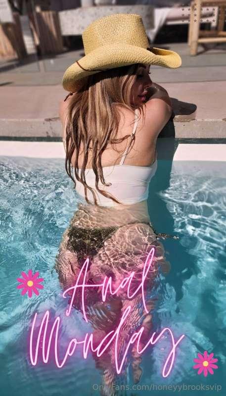 ***Anal Mondays***

Stressed? Destress on my anal videos, ba..
