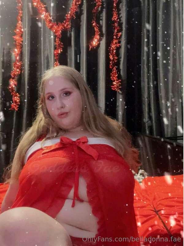 Who’s coming to cuddle with Mrs Clause this Christmas? 🎄🤶✨