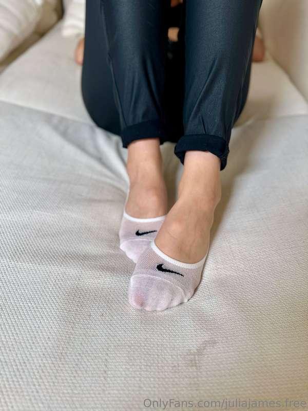 Just kicked back on the couch, showing off these Nike ped so..