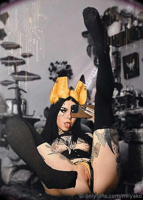 Your cute cyber fucktoy ready to use everyday ⚡️🖤