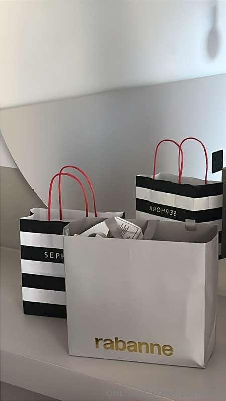 I love spoiling myself 🥰🥰 i deserve the best always 