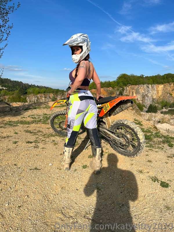 🏍️❤️❤️❤️🏍️ krásný večer pánové miluju ženský tělo a masiny❤️..