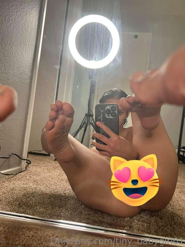 🍭 let me be your new craving, I’m sweet and naughty🍭
𝐎𝐍 𝐒𝐀𝐋𝐄..