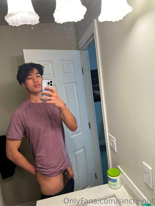 tired todayyy, took this with my messy bed head 😢
