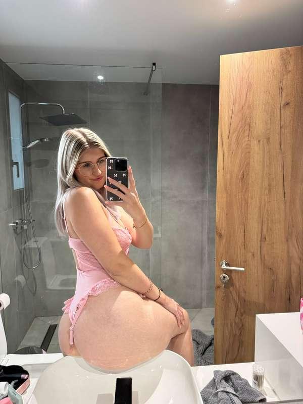 can you imagine how good my ass would taste in a warm hot sh..