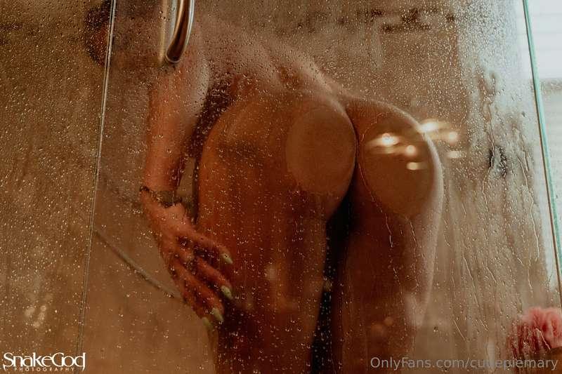 *Slippery when wet….*  ***Like*** if you wanna eat my ass 😜