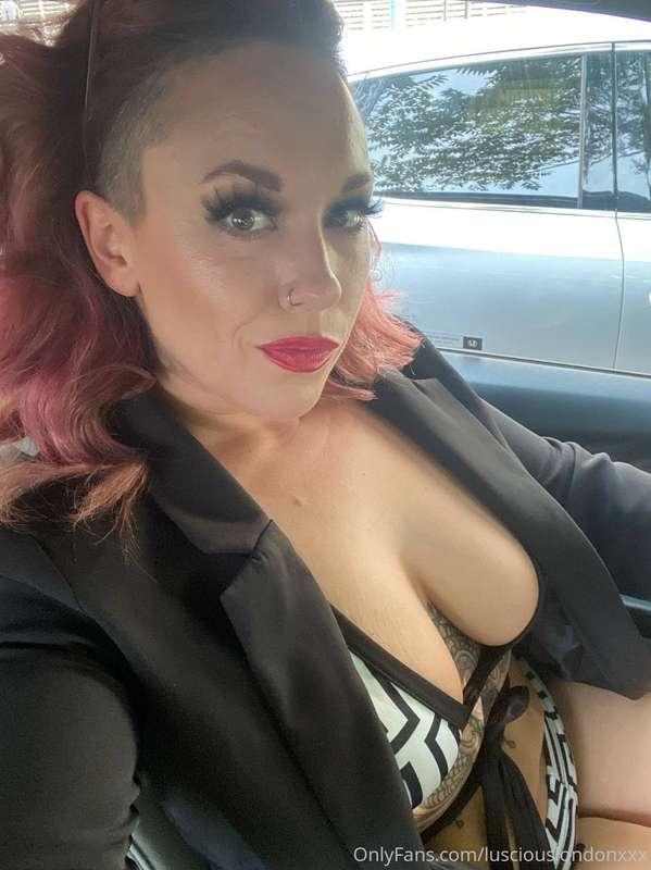 Hope you have had an amazing weekend.  Here is a peek of the..