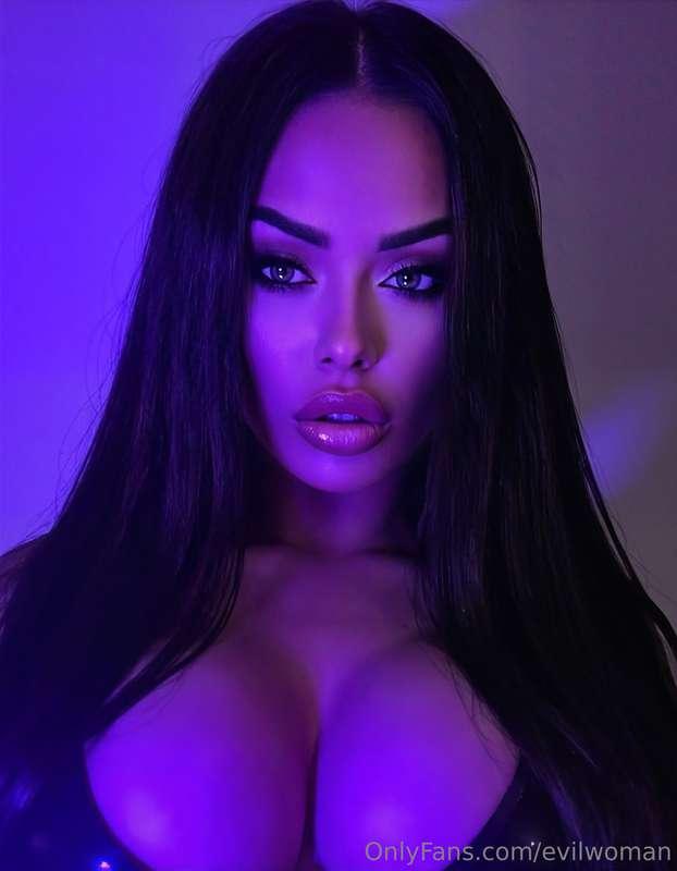 Look in my eyes and try to say no to me 