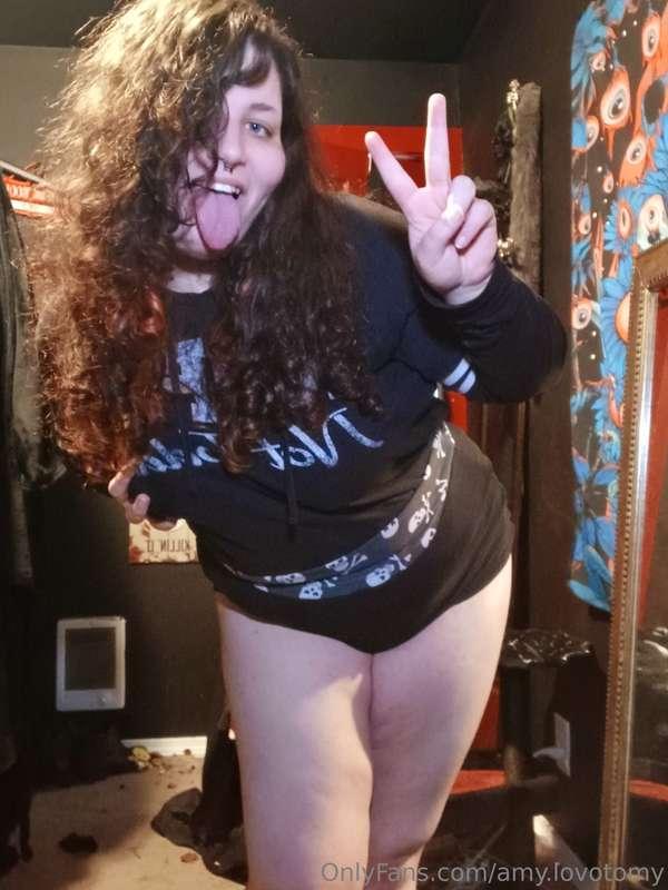 Here's my fit from yesterday >.< I was so tired before bed. ..