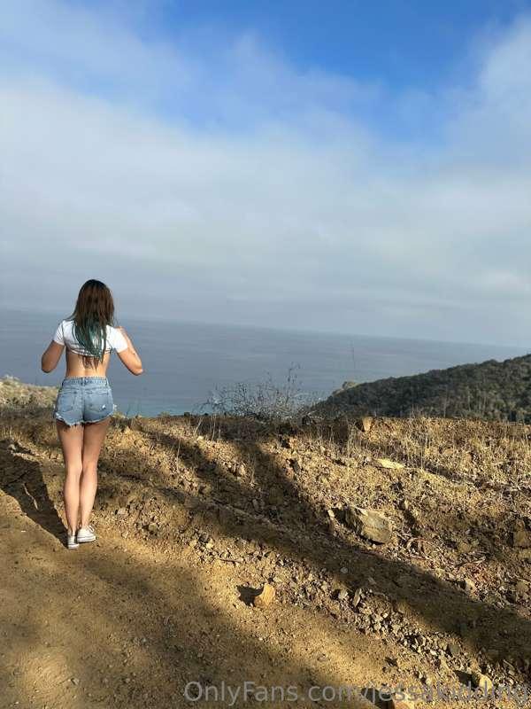 Went to an island, hiked it, then flashed the entire city ☺️..