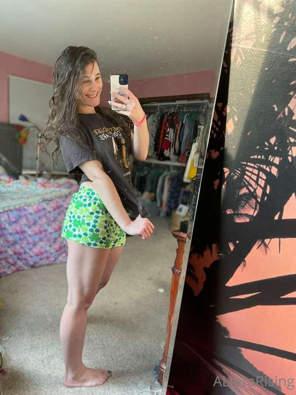 I wasn’t wearing any panties with these shorts 😈