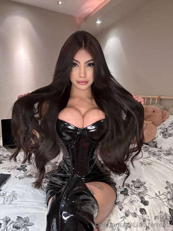 @yumiiangel This cutie Asian Girl is waiting you with a big ..
