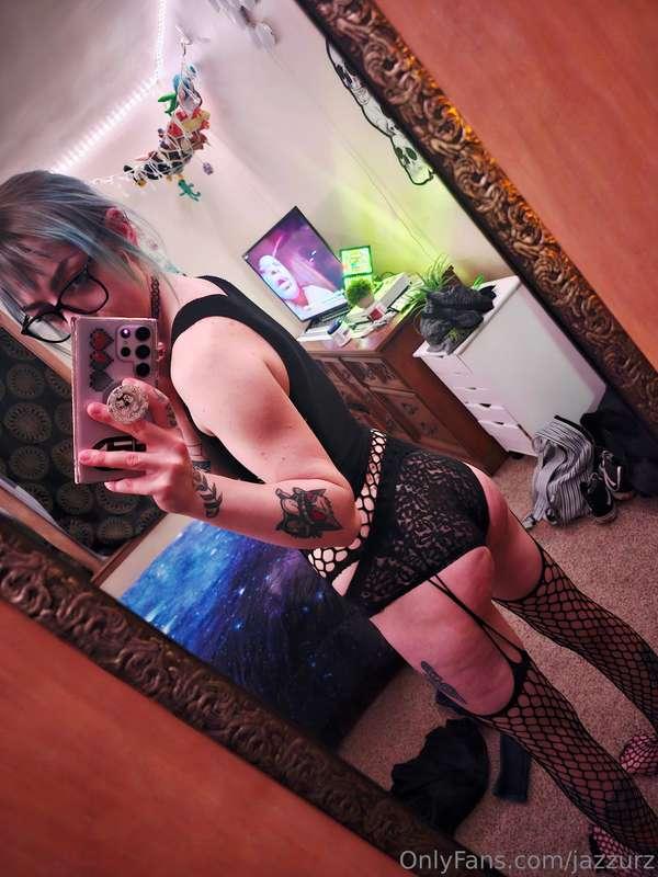 a room always looks cleaner with a made bed. 