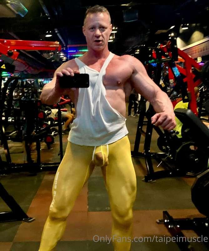 Obey MUSCLE COCK. Make penis happy. Let penis give you pleas..