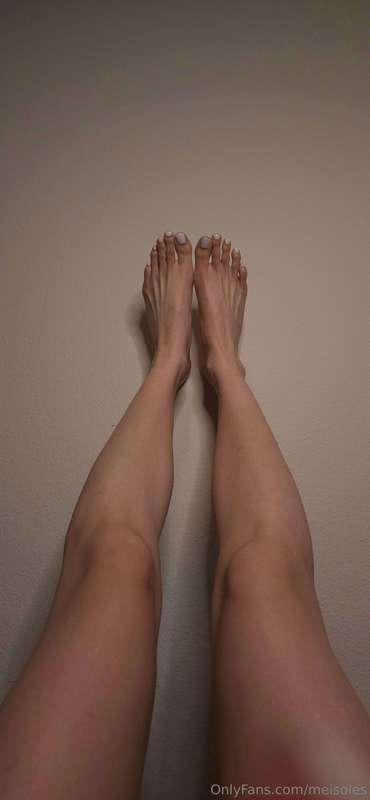 ending toesday right, with my long legs and toes 