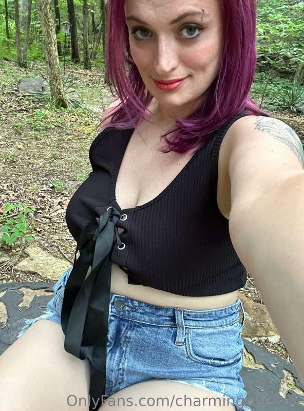 Hey cuties!! I went outside and took some pictures in one of..