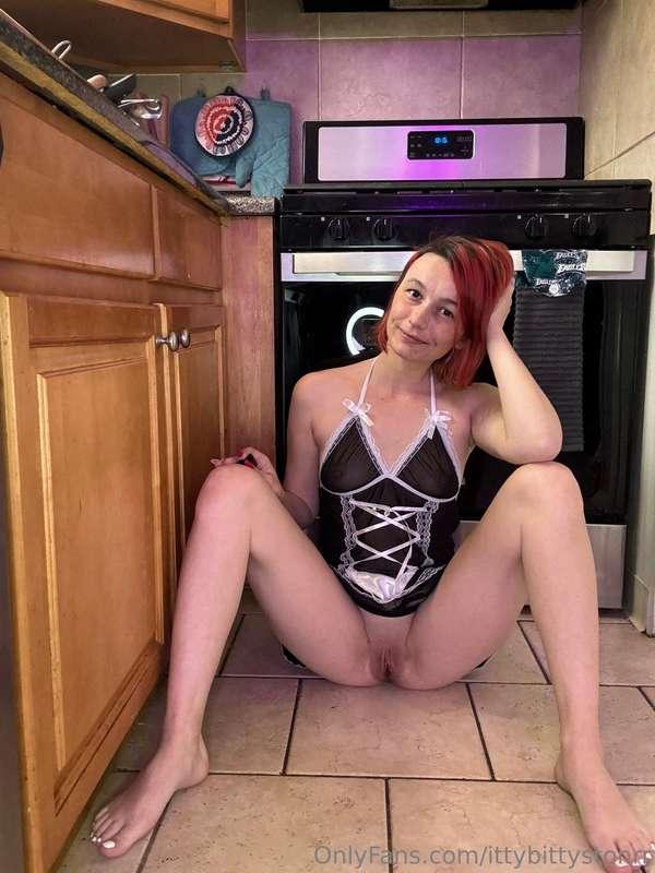 I look good as a naughty maid 😈 don’t you think? 🤔