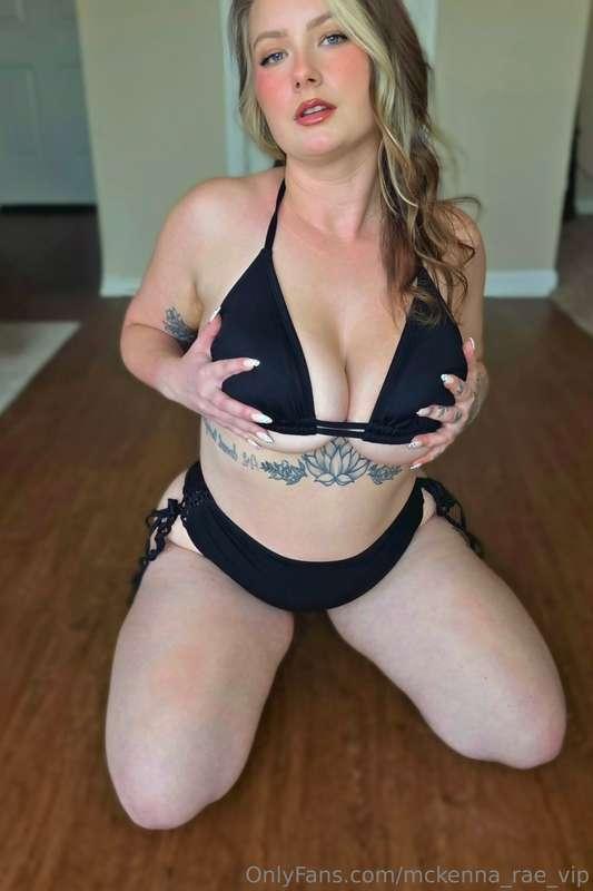 Who wants to take me on a beach trip ? 😜