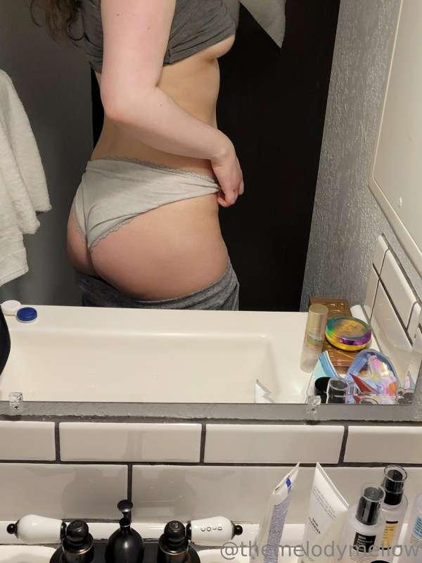 Travel bathroom Chaos 😅